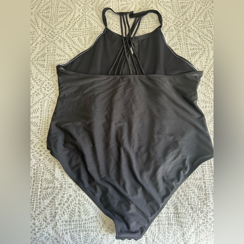 🖤🤍 Black & White Striped One-Piece Swimsuit - Picture 5 of 6